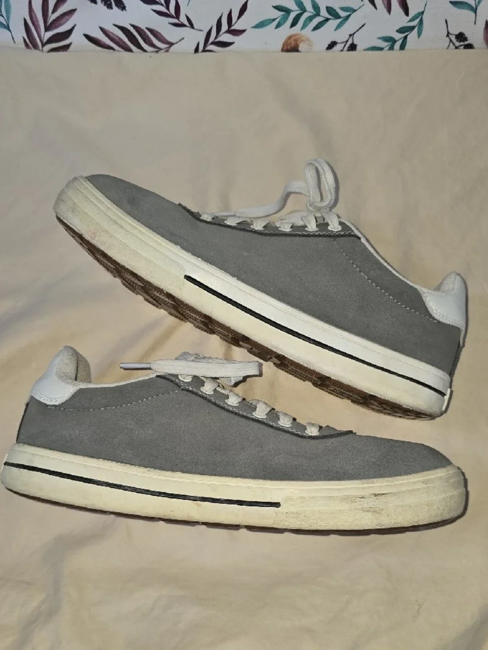 Mens Size 10 Brahma Gray and White Men's Sneakers